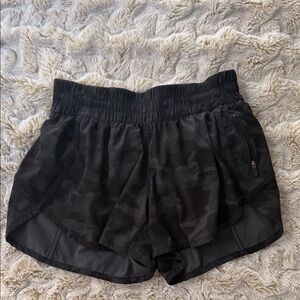 lululemon athletica Black Camo Tracker 4in short